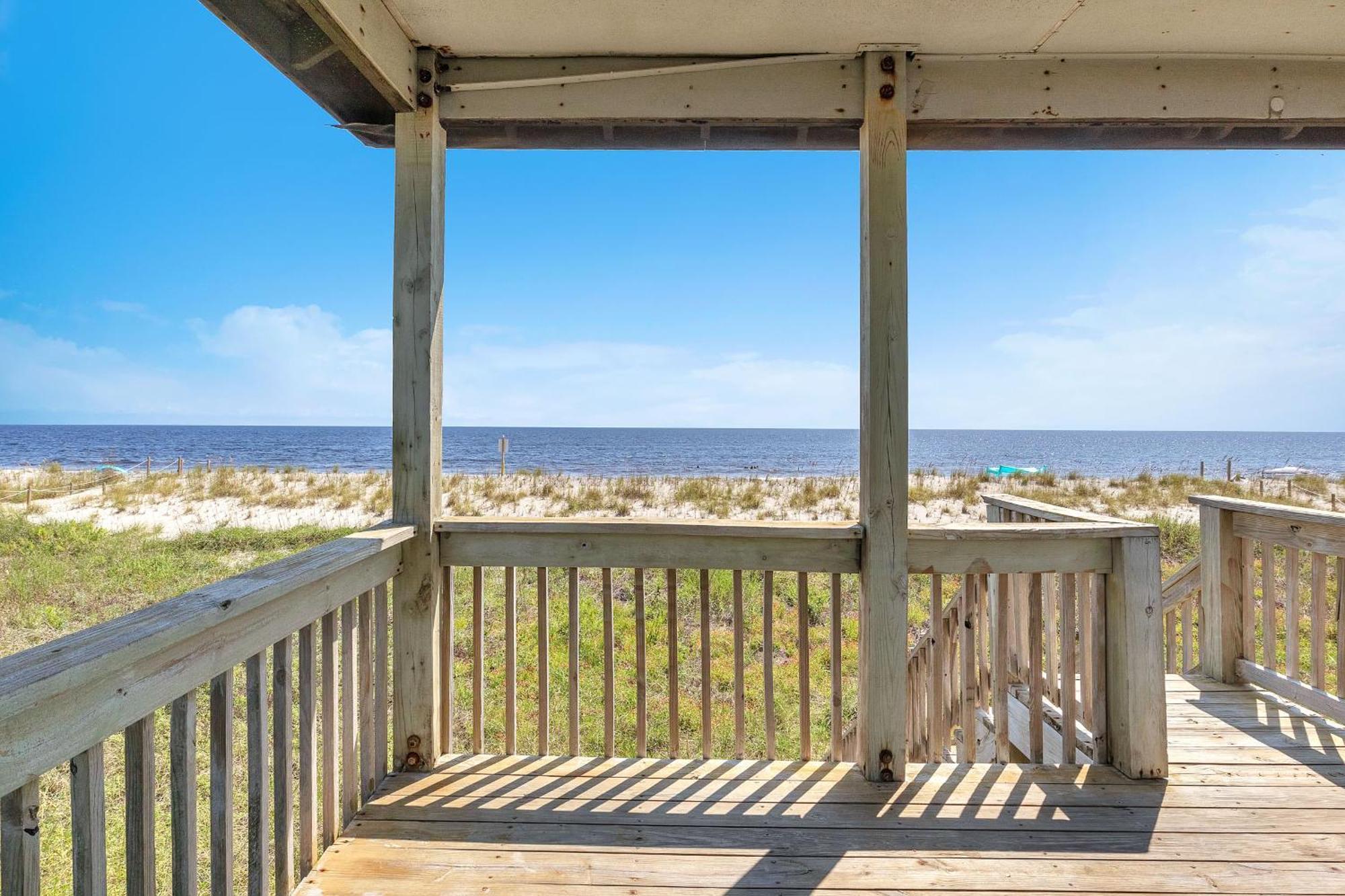 Surf Watch By Oak Island Accommodations Exterior photo