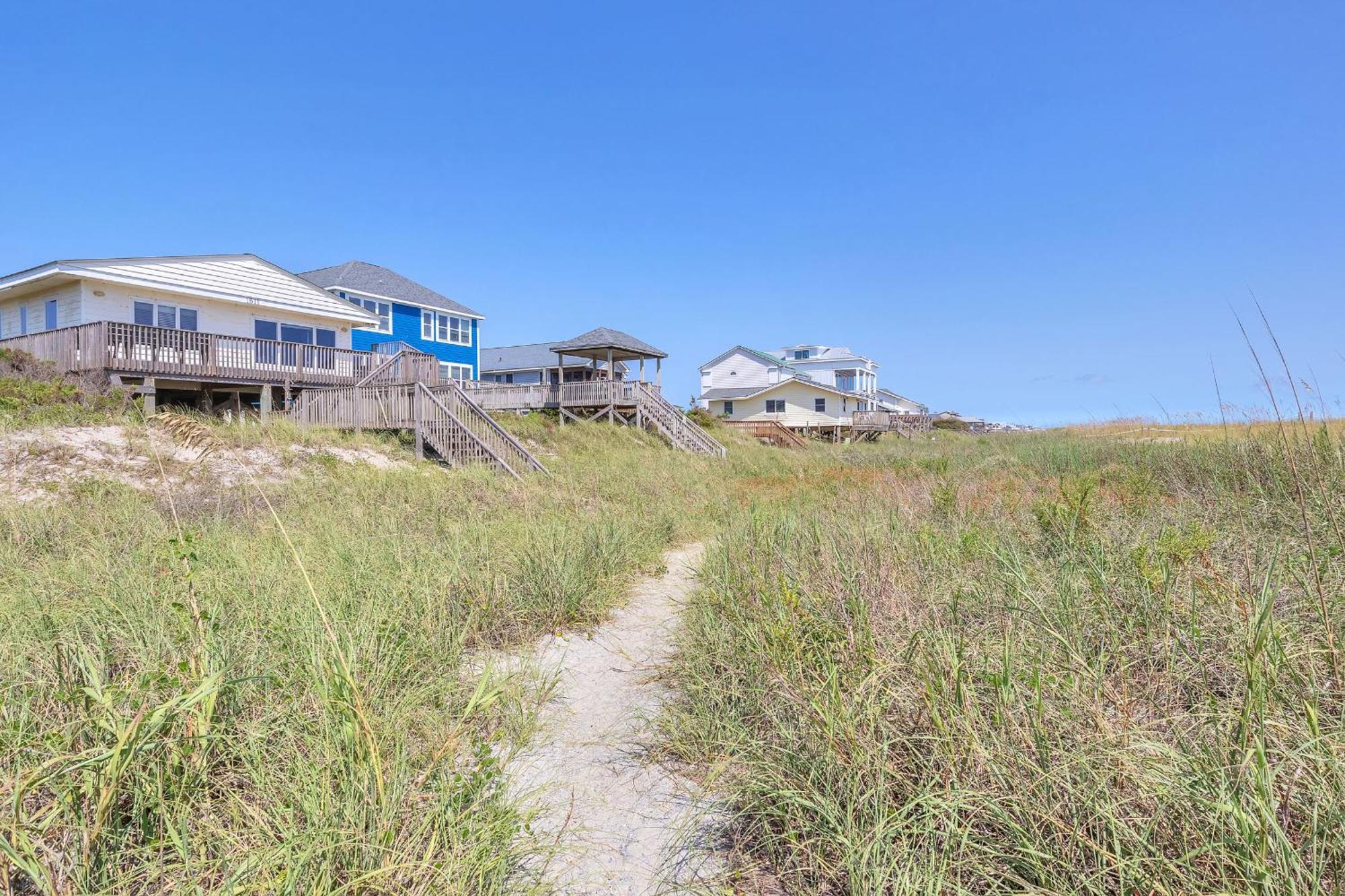 Surf Watch By Oak Island Accommodations Exterior photo