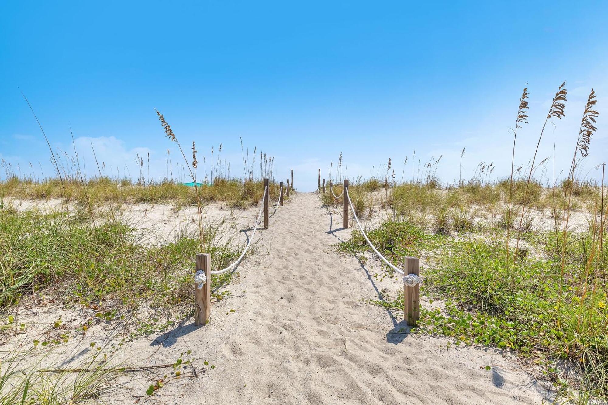 Surf Watch By Oak Island Accommodations Exterior photo