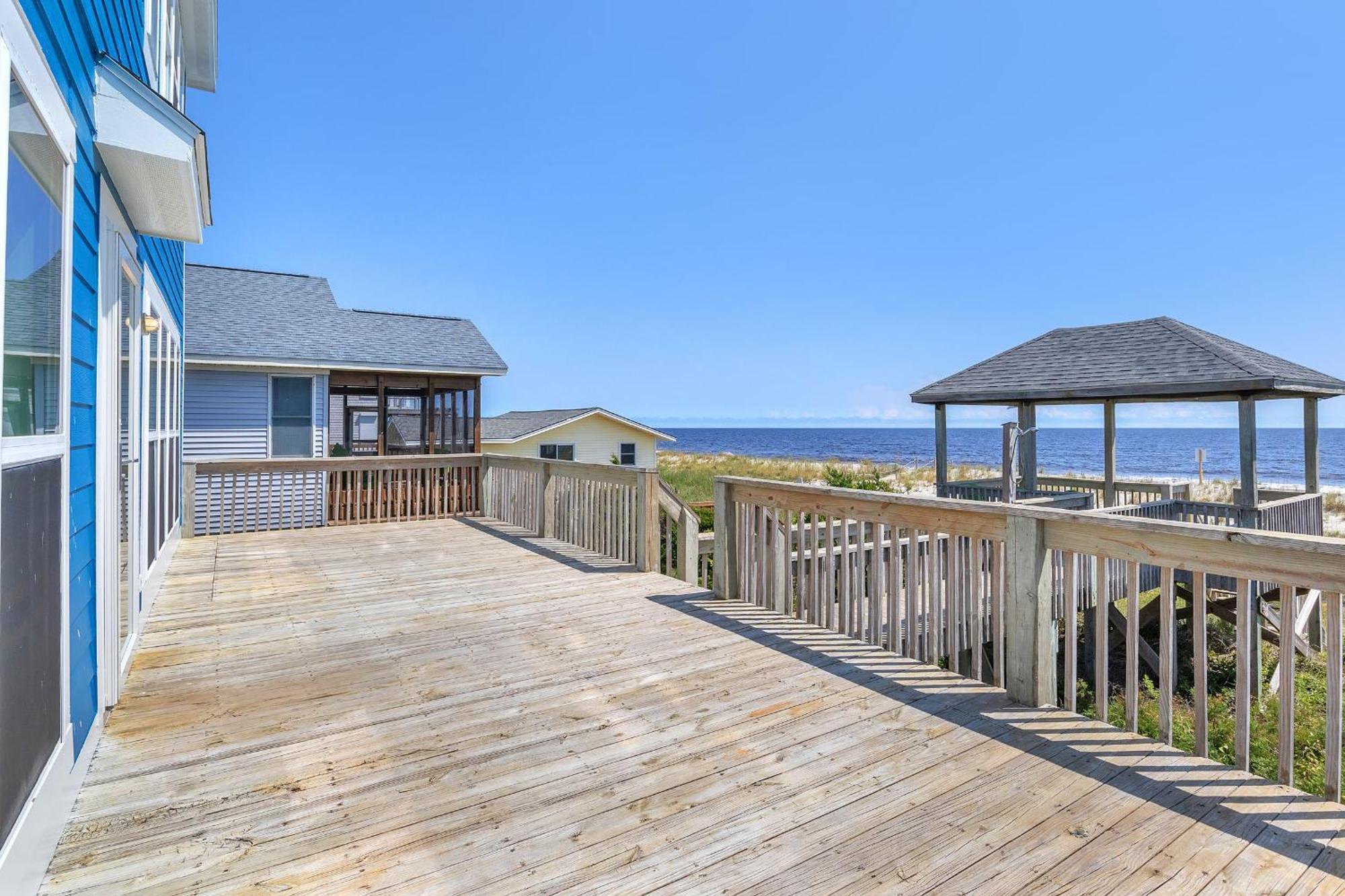 Surf Watch By Oak Island Accommodations Exterior photo