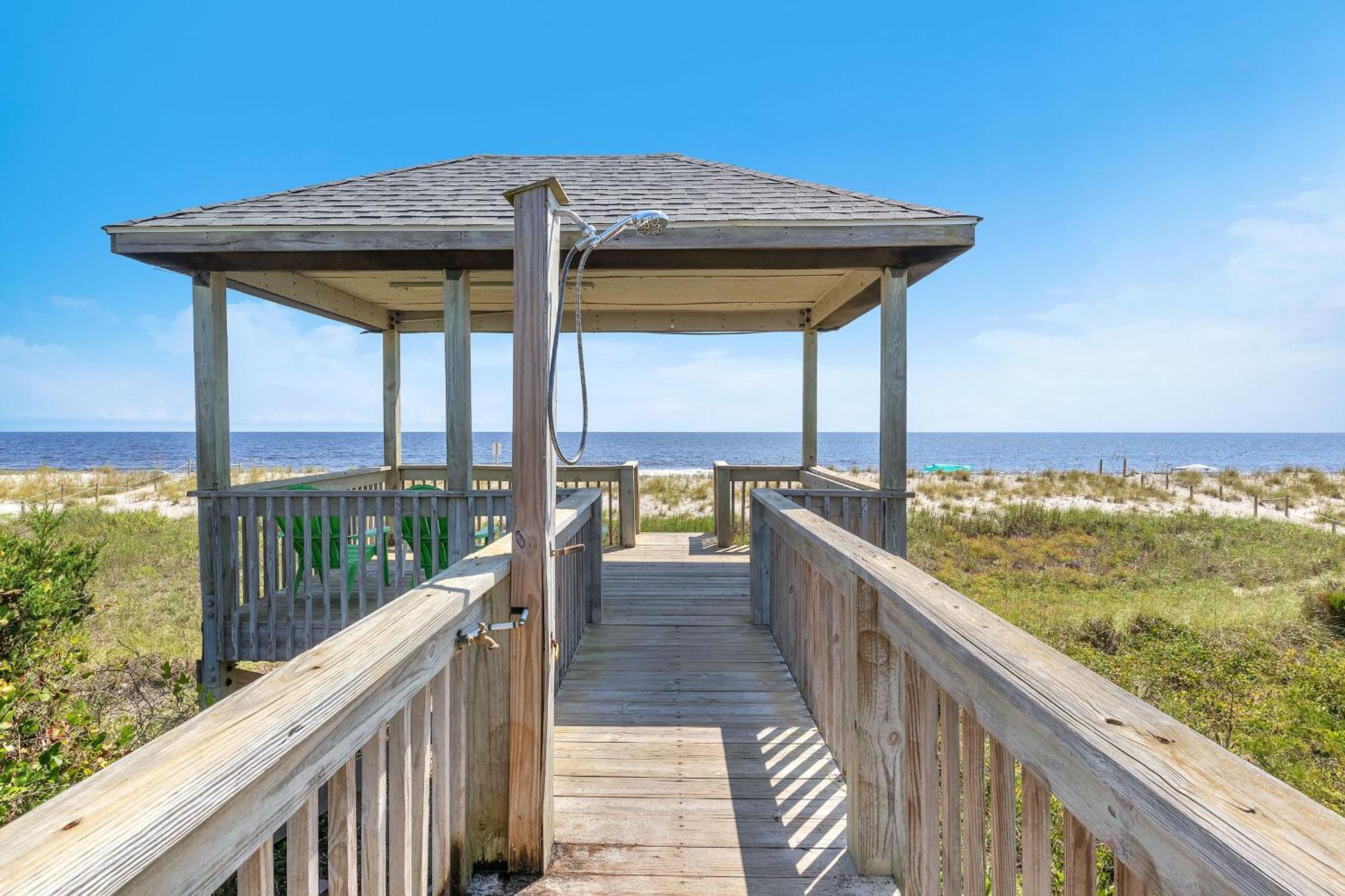 Surf Watch By Oak Island Accommodations Exterior photo