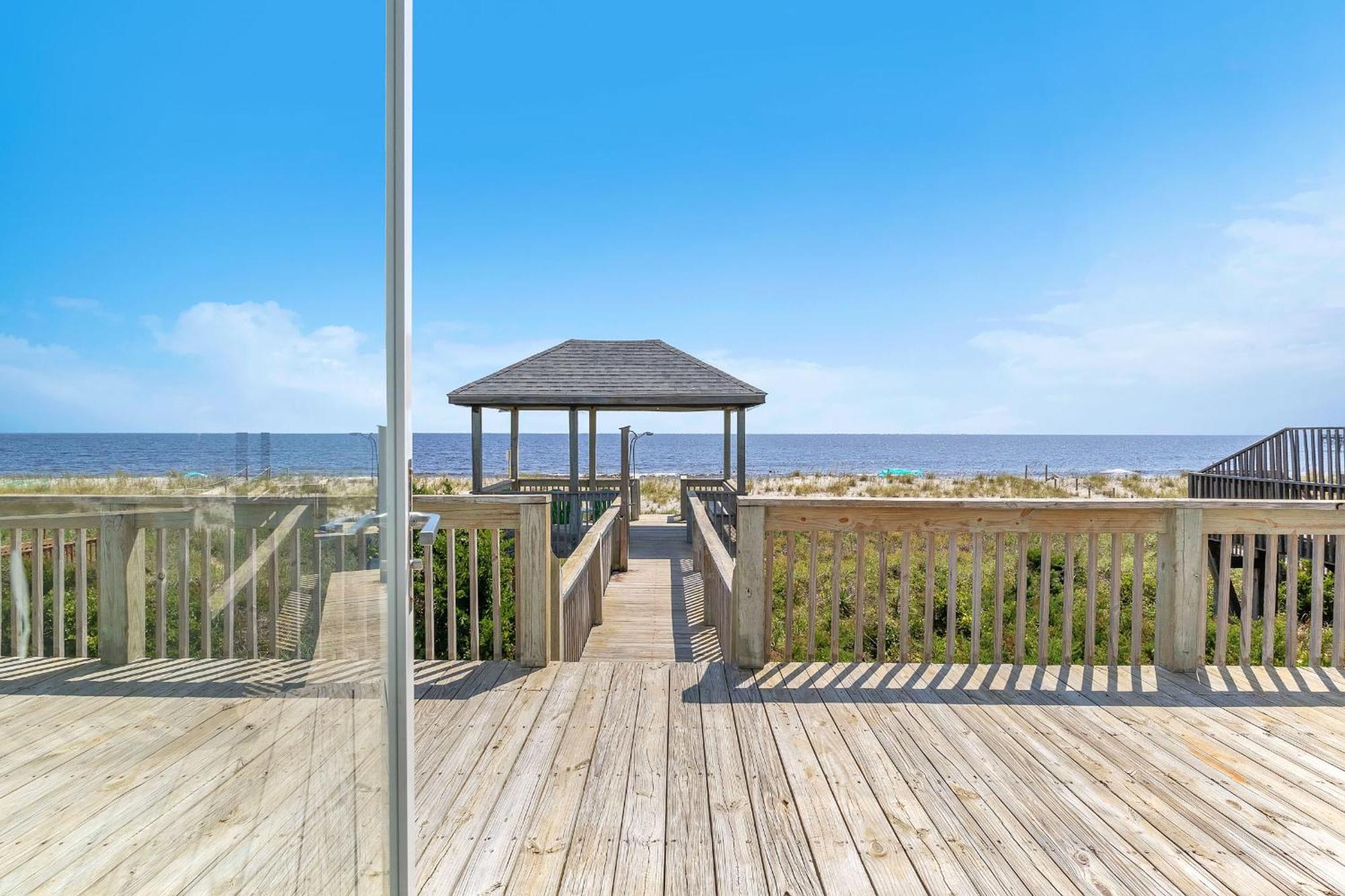 Surf Watch By Oak Island Accommodations Exterior photo