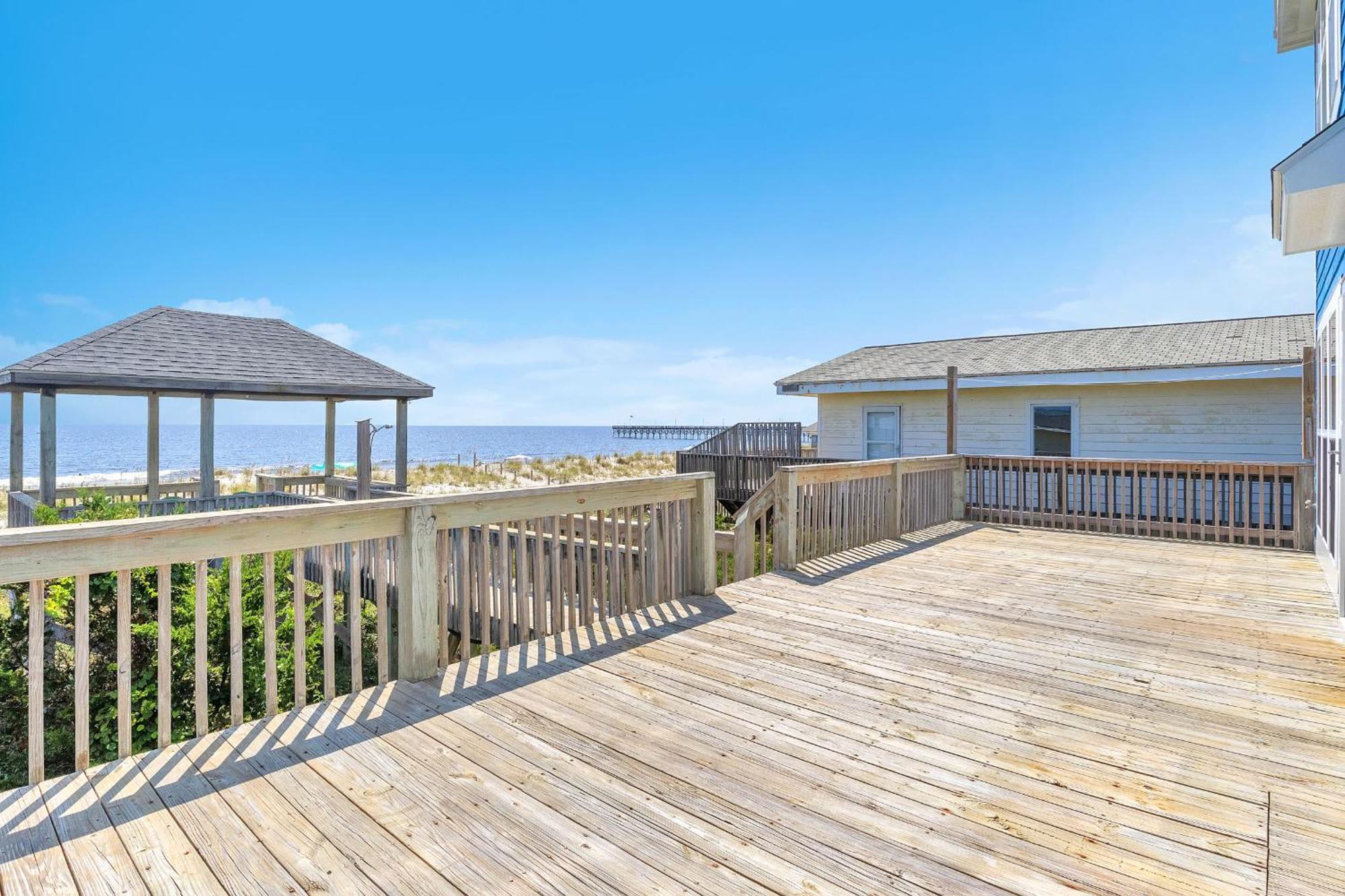 Surf Watch By Oak Island Accommodations Exterior photo